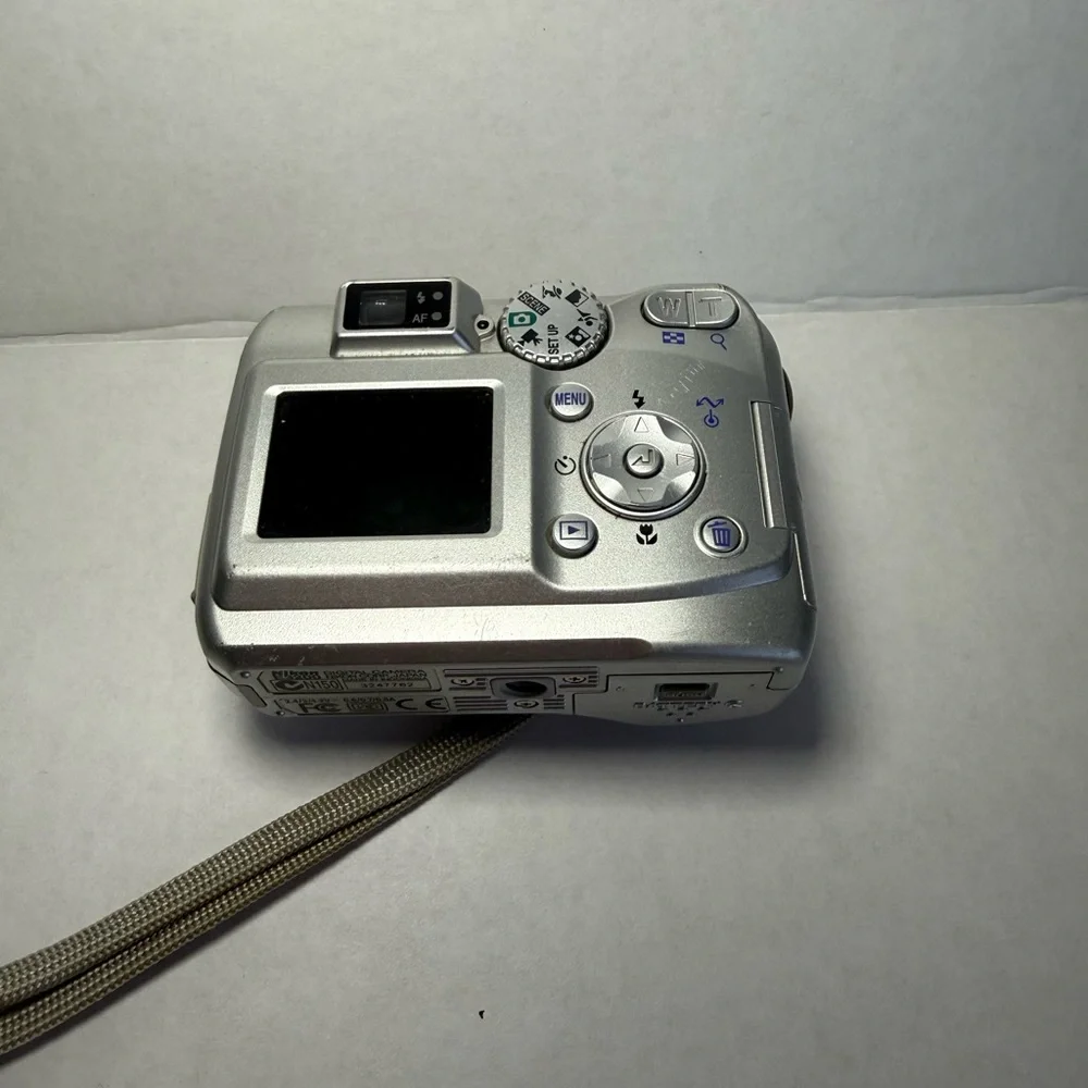 Nikon coolpix 3200 Point-and-Shoot Digital Camera with Wrist Strap PARTS ONLY